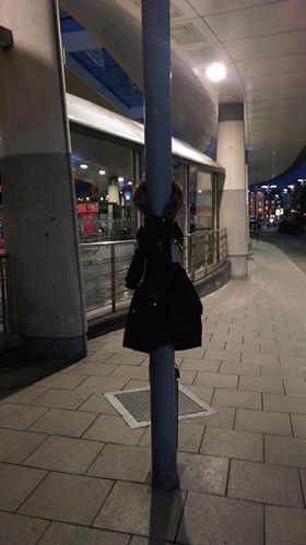 tumblingus:stylemic:People around the world are tying coats to lampposts to help the homelessThis is