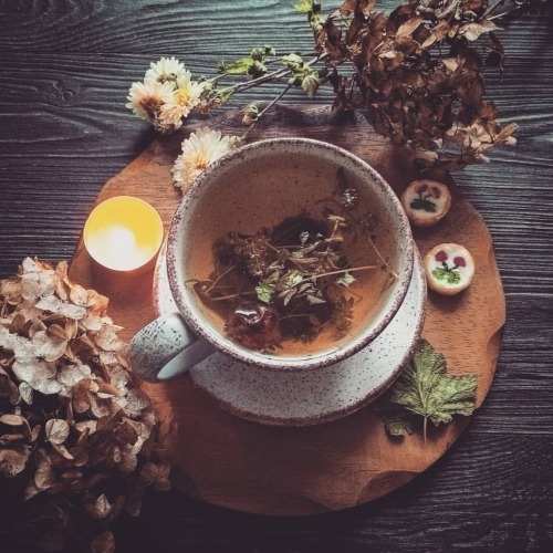 A cup of herbal tea, candles, and a few drops of cinnamon oil on my wrist. Here&rsquo;s my recipe fo