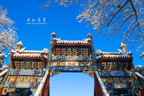 Chinese imperial garden 颐和园 (Summer Palace) by Wang Bofang.