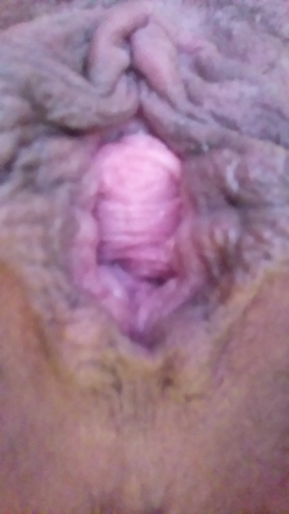 ruiningmypussy:  My pussy feels like it’s falling out  Starting too very slightly. Not bad for an 18yo.