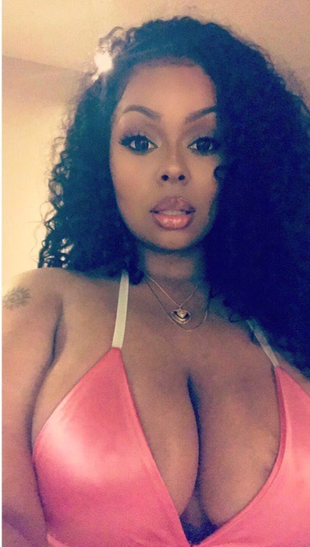 kingjazziedad:  kingjazziedad:  DeliciouslySexy. Curvy. BootiDelicious Mami…Ms