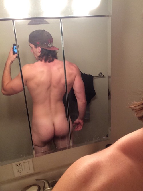 wildbait:  Bulls hats and backsides, can you find the next scar? Posted by a Reddit user at http://bit.ly/1vAyclk Get Awesome Rewards for Trying Free Apps  fuck yeah