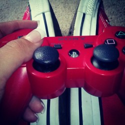 mokobaby:  #red #converse #ps3 #nails #love