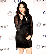 winchestersarrow:  Laura Prepon blowing kisses (for theinevitablepipex) 