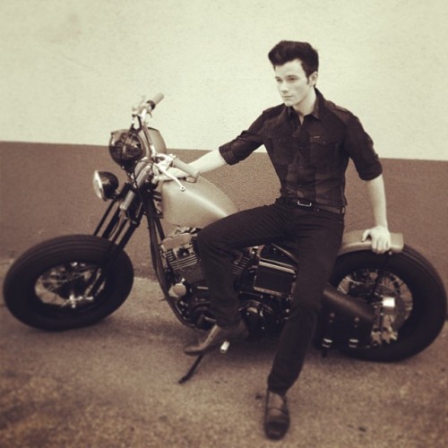 chriscolfernews-archive:brianbowensmith: @chriscolfer looking sexy as usual #foxbroadcasting shoot