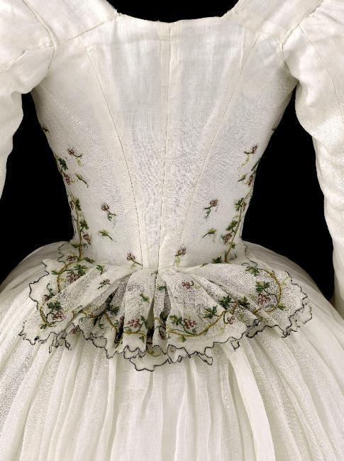 designsfromtime: This is one of my favorite museum pieces. French 1790, muslin, Caraco a la Pierrot.