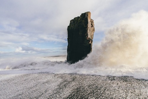 fuckyeahvikingsandcelts: breanna-lynn: Iceland I want to visit Iceland so bad, and to go bicyclin