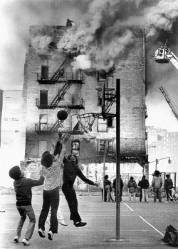 historicaltimes: Children playing basketball