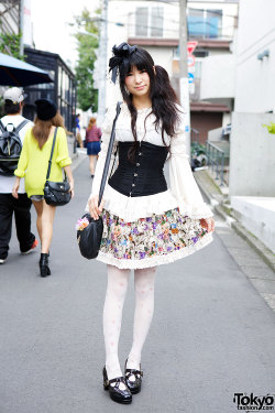 tokyo-fashion:  Super sweet Ruru on the street in Harajuku w/ handmade bunny-print skirt, corset and cute cat print tights.