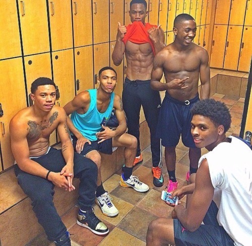 yeaimaundercover:  Why I never skipped gym 😏