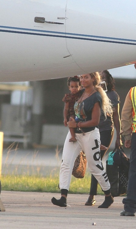 beyonce-grown-woman:  Awww Beyonce and Blue adult photos