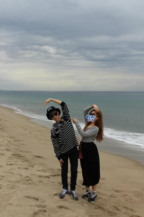 akmunews: Unseen pics of AKMU in California! note: this was a gift for fans. It was posted in t