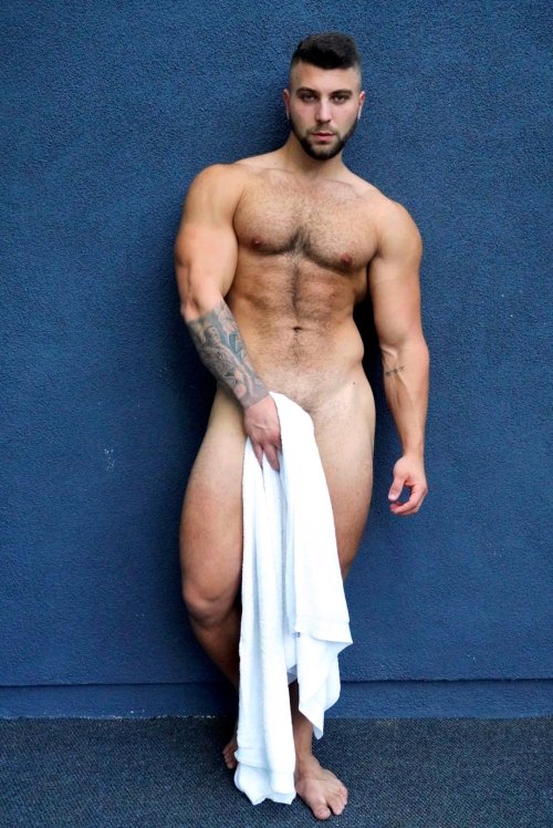 #TOWEL TEASE, more uncensored posts on my Blogger :coachisgay.blogspot.com/search/label/towe