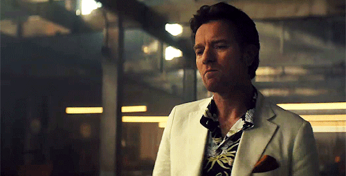 dailydcheroes:Ewan Mcgregor as Black Mask
