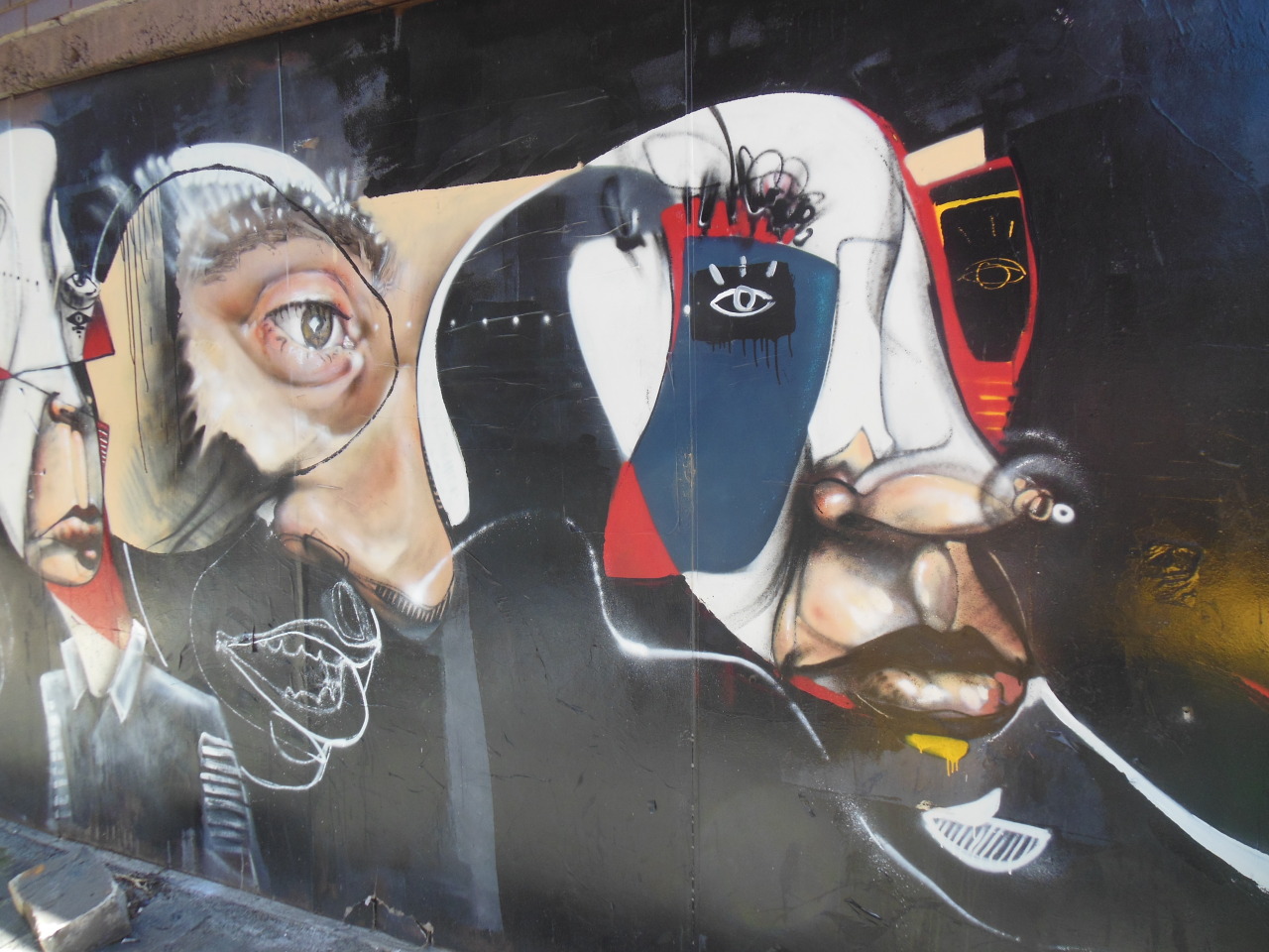 snappingthewalls:  still struggling with the sunshine, but the bins are out of the