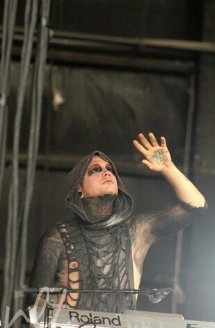 fuck-until-we-overd0se:  Josh Balz + ripped poncho thing appreciation post. Not my