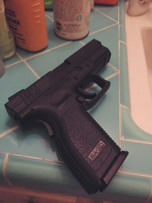 bulletsforamerica:tacxlifefaq:I never really got into glocks…It’s all about preference.