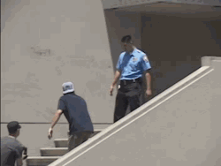 world-life-you:  Fuck you policeman, I’m gonna skate. 