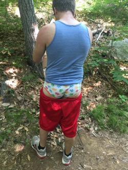 thepaddedprofessional:  I was reading a sign about identifying a tree on our hike and thepaddedpunk pantsed me :(