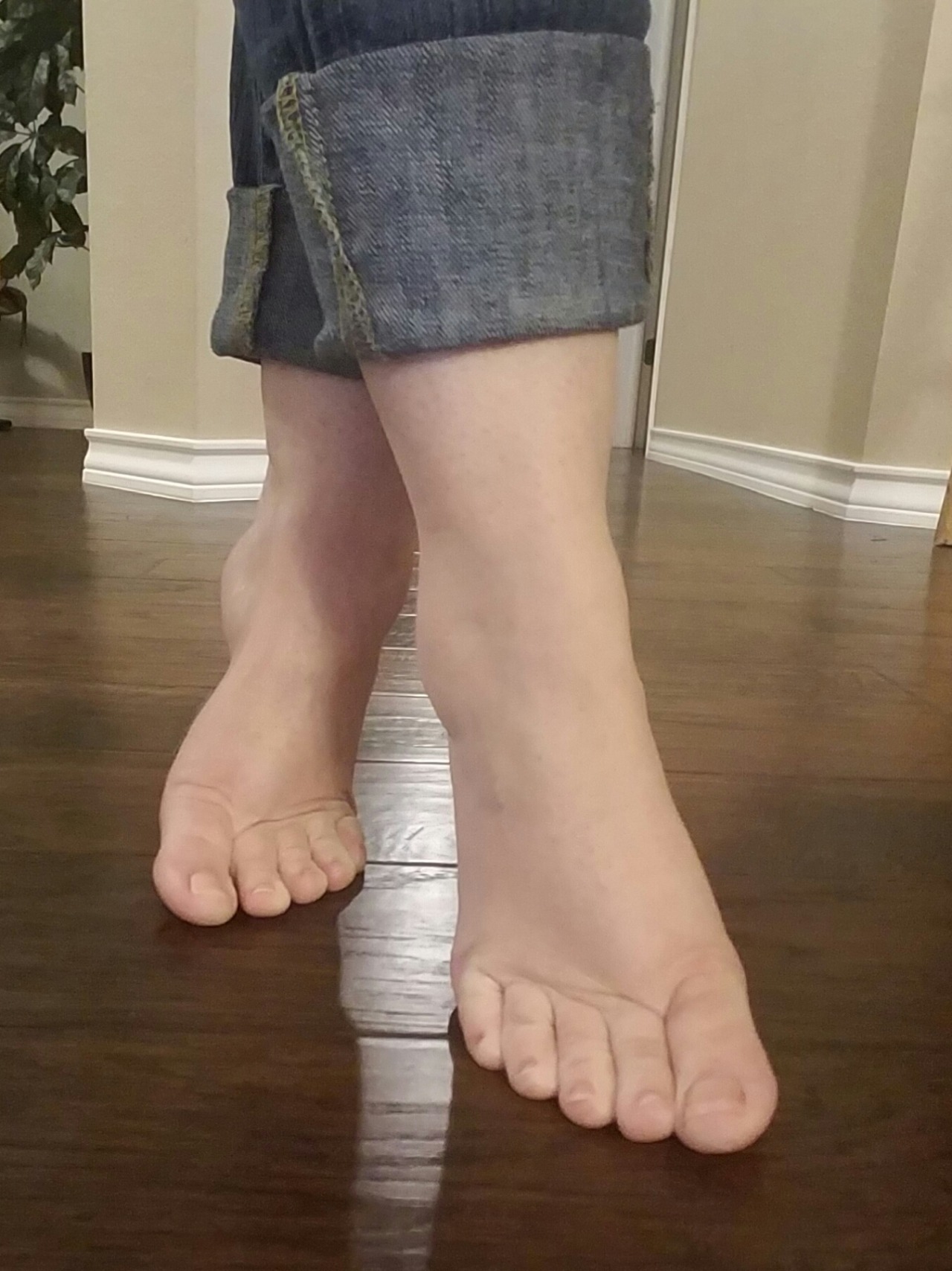 barefoot-in-texas:  best thing about wide expanses of wood floors…  dancing around