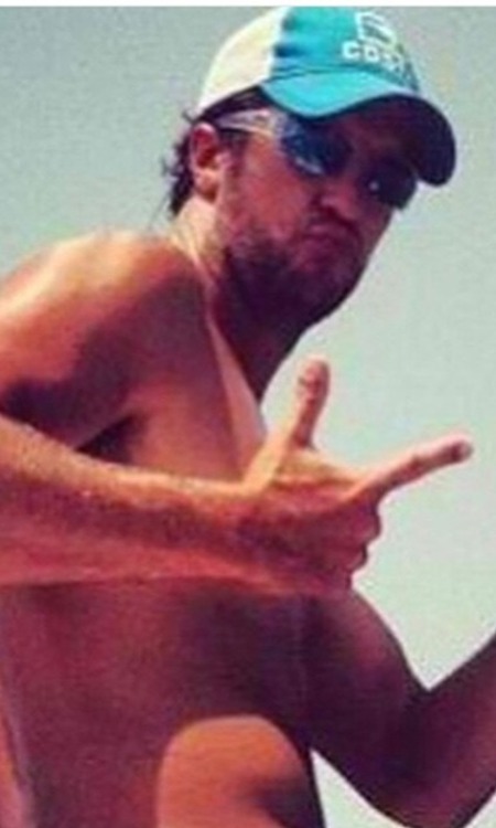 Porn photo male-and-others-drugs:  Luke Bryan shirtless