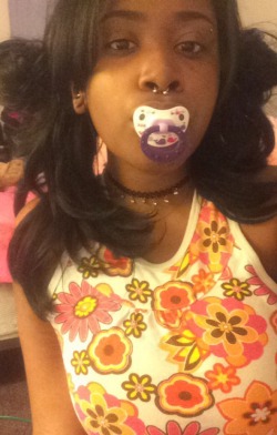 glitter–babygirl:  • i wuv this paci💘 •