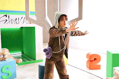 HAN (+ CHAN) SKZ TOY WORLD VCR