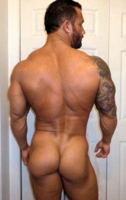 oofahpapa:  oofahpapa: muscleclube:  Holy Fuck  That A$$!!    ♂♂   http://oofahpapa.tumblr.com/archive  ♂♂   http://oofahpapa.tumblr.com/archive