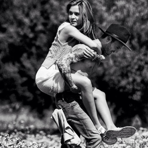 josephineskrivermodel:“alexanderdeleon: sometimes you just need to throw her on your shoulders.”