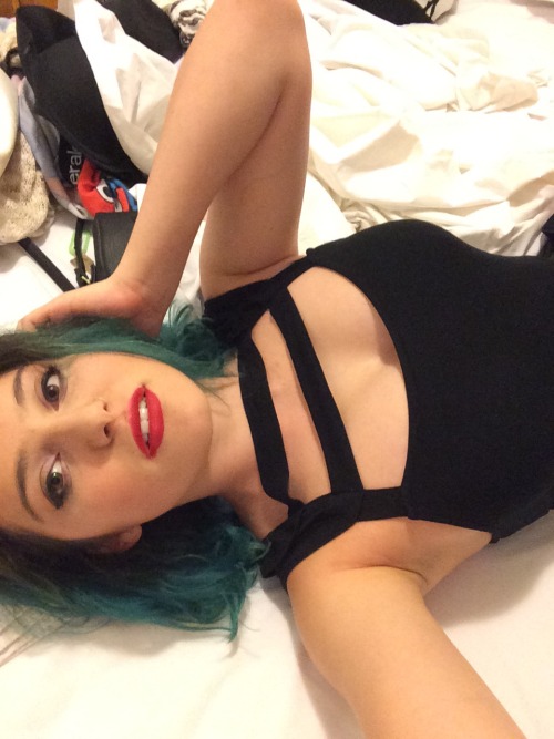ruthyless:  why thank u yes I do look magnificent tonight