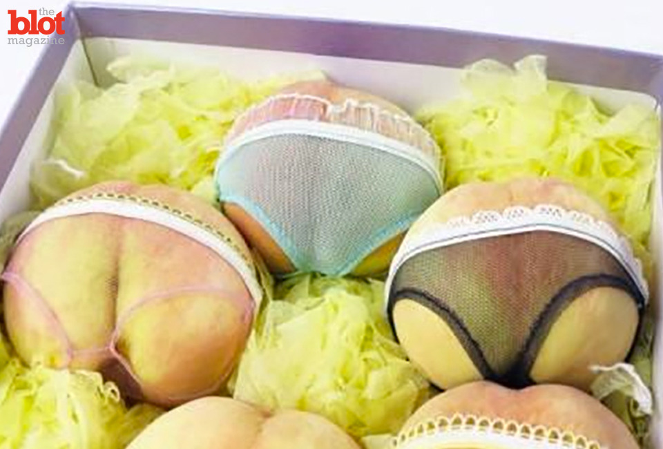 How Cheeky: These Peaches Are Wearing Panties
Since the fruit looks like a woman’s posterior, a Chinese fruit merchant is selling peaches dressed in sexy panties. Yes, there are panties on his produce. See more in this article.
READ MORE