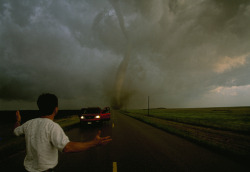 unrar:  An F4 category tornado bears down on storm chaser Tim Samaras, Carsten Peter.  