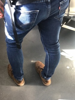 wehonights:  A pair of tight Levi’s make