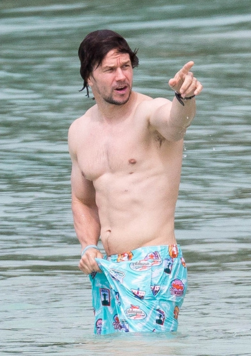 celebmencentral:hombresdesnudo2:Mark Wahlberg!!!Damn #markwahlberg