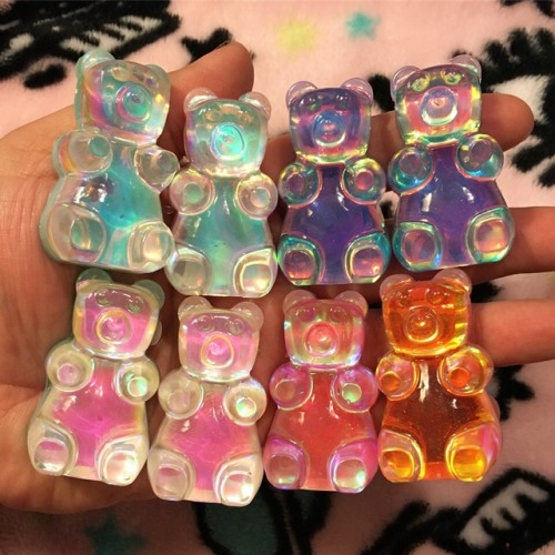 viole-n-t-child: holographic bears saved my day
