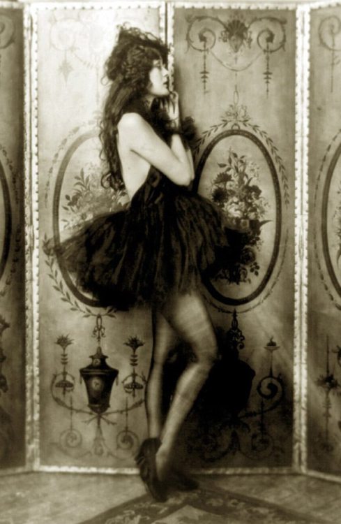 Delores Costello, Drew Barrymore’s grandmother and “goddess of the silent screen”,