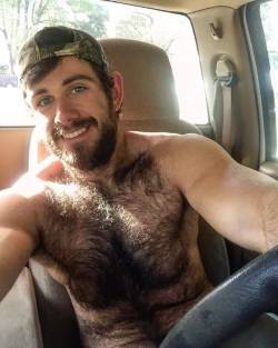 scruffyjizzmonkey:  love that furry smile! squirt all over me! 
