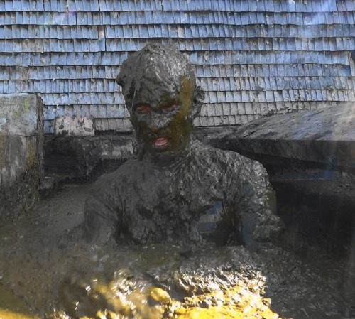 farm-worker:Ich bade gerne in Scheiße, willst du mitkommen?I like to bathe in shit, do you want to come with me?