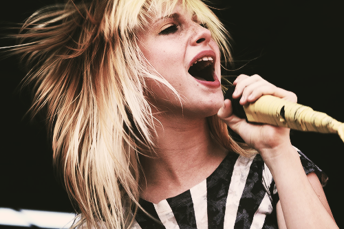 wasparamoresdaily-blog:   Warped Tour - 2007 