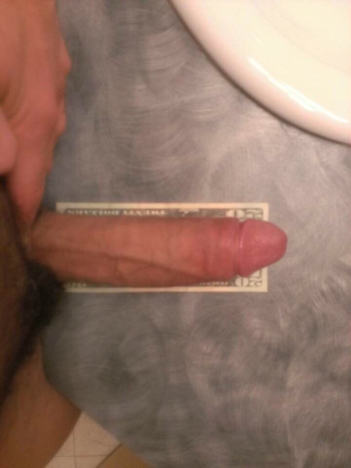 gayswithiphones:  Nice cock.  To suck.  Who likes?