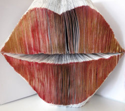 weavingserenity:  Book Art Sculpture “Red lips”   Soooooo cool