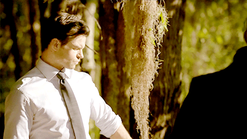 hopepeacegilijahslovemikaelson:   Elijah being a good uncle while preparing to murder