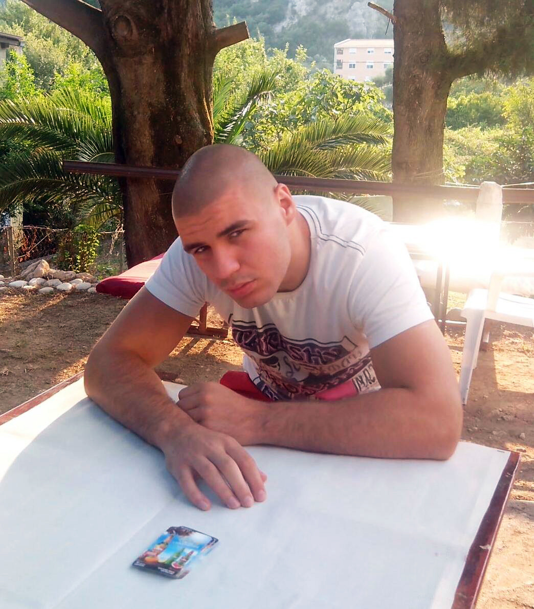 realmenstink:  YOU SERIOUS, BRO ??? YOU WANT TO GIVE ME HEAD ???  OK..LET’S