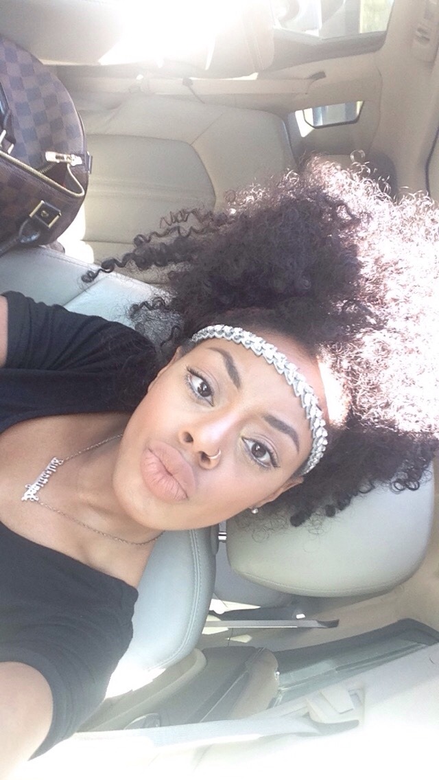 jamaicanamazon:  champagnezombie:selfieqxeen:looking FLEEK for the blackout.flawless