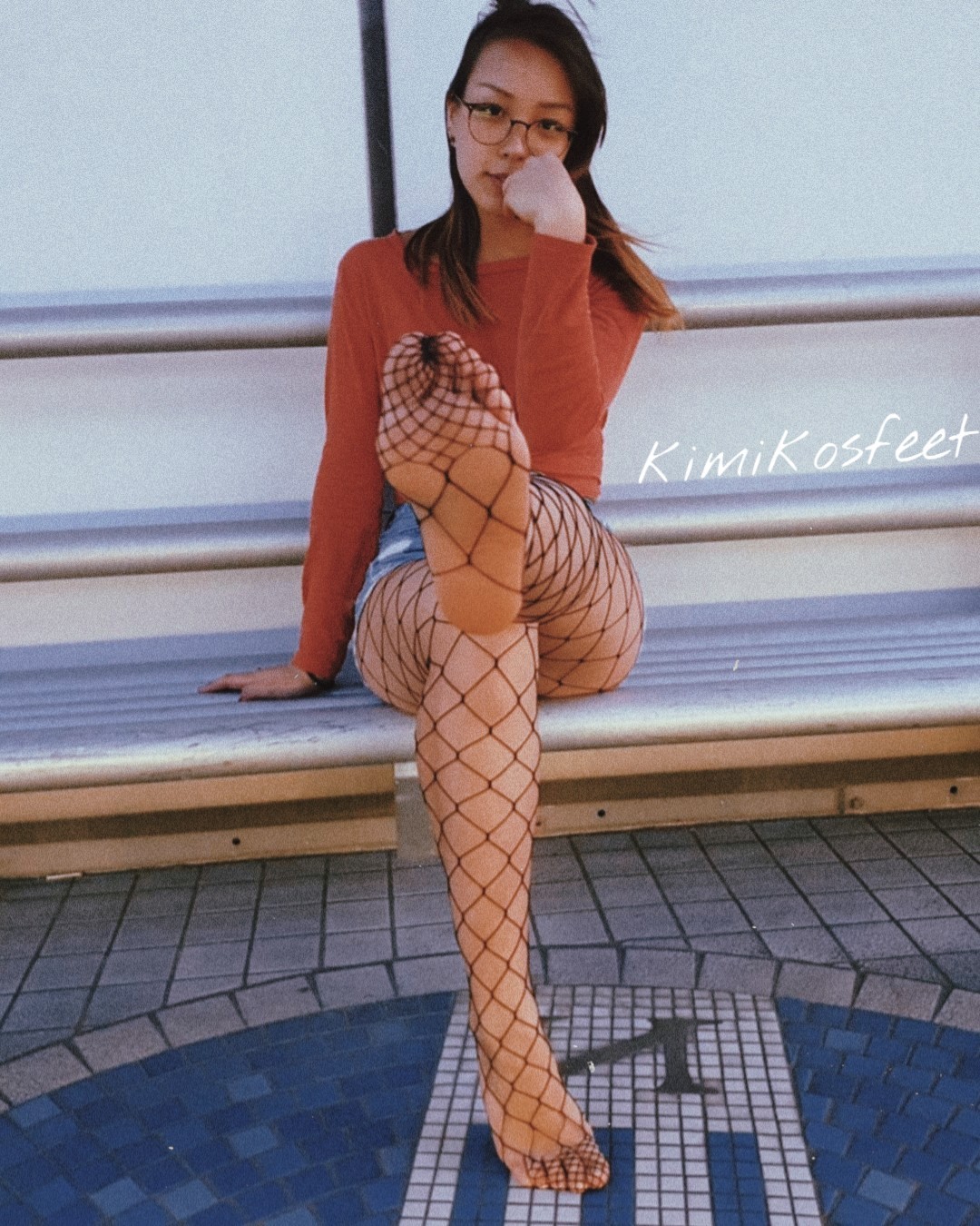kimikosfeet:Thanks to everyone who reblogged me and help kickstart this a bit, hope you like my fishnet feet (part of a 90 pic photoset)