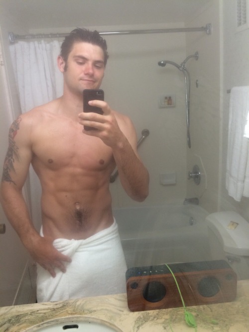 Porn straightdudesexting:Straight Aussie hunk photos