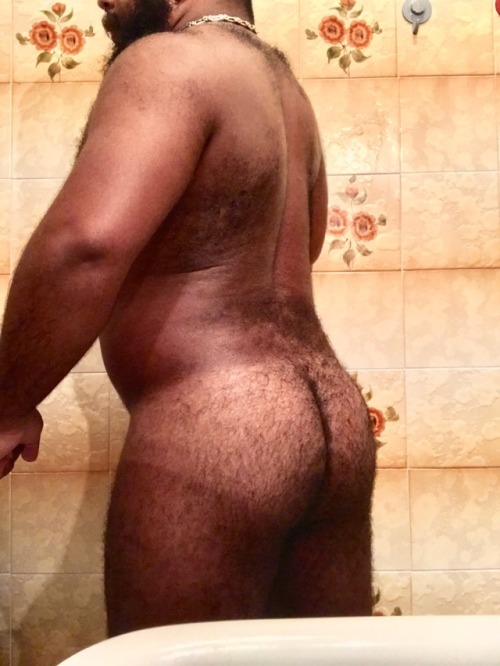 osorro:  Qué cacho culo tiene este hombretón 😍💕