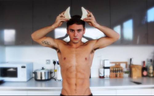 For more hot guys: www.tumblr.com/blog/sexyhotlads