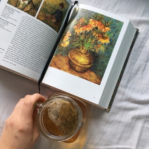 xeptum:Vincent Van Gogh & lovely tea + my bee art
