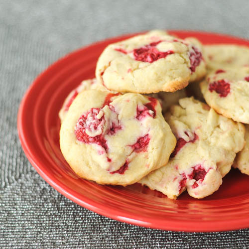 taylorgoesmoo33333:  vegan-yums:  (Vegan and Gluten free) Raspberry lemon cheesecake